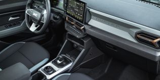 Dacia Duster cu senzor de unghi al volanului dereglat: ce martori poate aprinde după geometrie