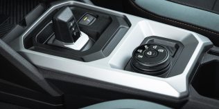Dacia Duster și coborârile abrupte: frână de motor, sisteme de asistență și greșeli frecvente