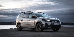 Dacia Jogger cu plafon panoramic: lumină și confort sau căldură și costuri suplimentare