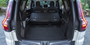 Dacia Jogger cu bagaje între scaune: de ce obiectele nefixate devin periculoase la frânare