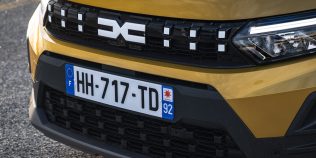Dacia Sandero cu faruri care bat prea jos: reglaj simplu, încărcare sau senzor defect