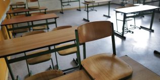 De ce apar atacurile în școli și care sunt semnalele de alarmă. Ce pot observa profesorii și părinții înainte să fie prea târziu