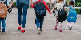 Elevii intră în vacanța de toamnă. Cât durează pauza și când începe următorul modul de cursuri