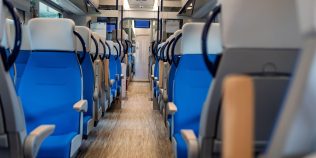 Elevii și profesorii pot merge gratuit cu trenul în excursii și în 2026-2027. Documentul obligatoriu pentru călătorie