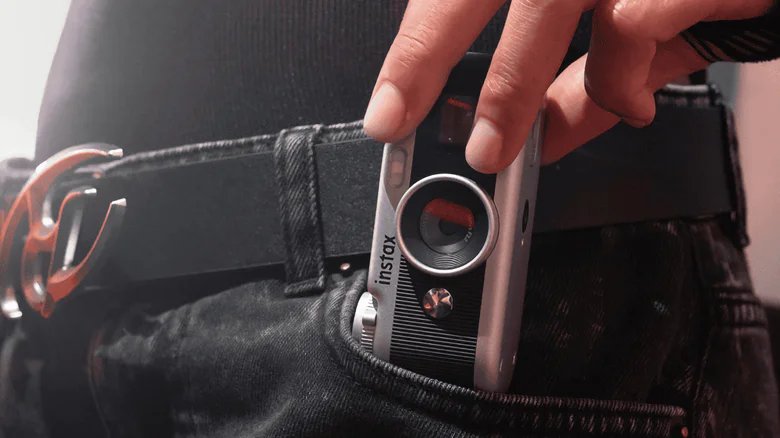 Fujifilm lansează Instax Pal 2, camera digitală care vrea să te facă să lași telefonul din mână