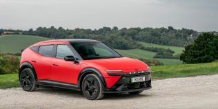 Hyundai lansează o electrică de aproape 500 km autonomie, cu preț de la 21.950 de euro. Noul IONIQ 3 pune presiune pe Dacia și Renault