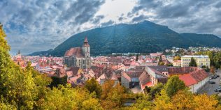 Orașele din România perfect pentru un weekend de toamnă fără mașină. Cobori din tren și principalele atracții sunt aproape