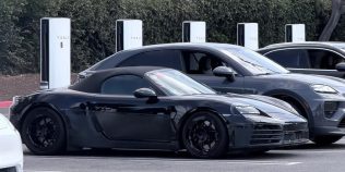 Porsche confirmă că Boxster și Cayman renunță definitiv la benzină. În schimb, legendarul 911 nu va deveni niciodată electric, susține șeful companiei