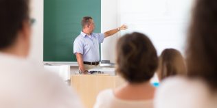 Profesorii renunță la catedră pentru salarii mai bune. Avertismentul ISMB despre lipsa de atractivitate a carierei didactice