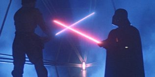 Sabia laser a lui Darth Vader din scena „Eu sunt tatăl tău” se vinde la licitație. Prețul pornește de la un milion de dolari