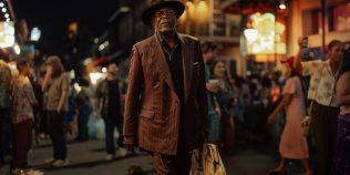 Samuel L. Jackson devine regele escrocilor într-un nou serial de la creatorul Yellowstone. Când apare Frisco King pe SkyShowtime