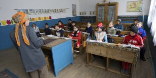 Școli care riscă să se închidă la iarnă din lipsa banilor pentru încălzire. Primăriile așteaptă ajutor de la Guvern