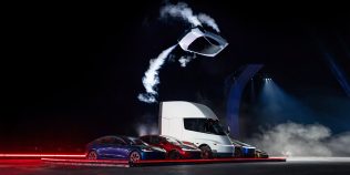 VIDEO Explicație: Cum „zboară” noul Tesla Roadster și face scamatorii în aer, dincolo de spectacolul de marketing