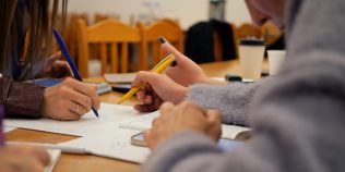 Tu ai trece examenul pentru director de școală? Testul de logică la care aproape o treime dintre profesori au picat