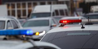 Un nou caz de violență într-o școală din România. Un elev a fost atacat cu o macetă la un colegiu din Pitești