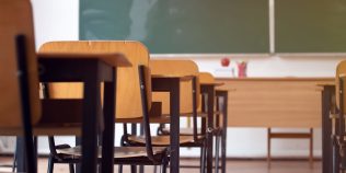 Unde sunt cele mai multe școli cu risc de abandon. Topul județelor și situația celor aproape 1.500 de unități