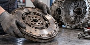 Volantă cu masă dublă uzată fără zgomote evidente: ce alte simptome pot trăda problema