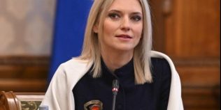 Averea declarată de Alina Gorghiu. Câți bani încasa din Parlament și ce venit avea soțul său la Londra