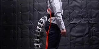 Coada robotică care te ține pe picioare. Invenția japoneză care ar putea ajuta vârstnicii și muncitorii să-și păstreze echilibrul