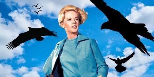 „Păsările”, filmul lui Alfred Hitchcock, devine un serial HBO cu Sarah Snook în rolul principal