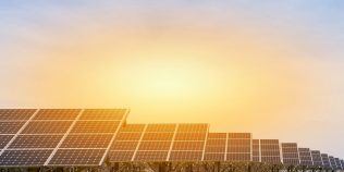 Energia solară se apropie de un prag istoric și depășește energia nucleară la nivel mondial