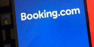 Peste 800 de turiști au căzut în aceeași capcană: apartamentul rezervat online nu există, iar oamenii ajung în stradă