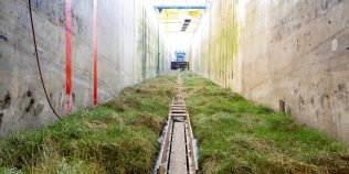Oamenii de știință au recreat o furtună extremă în cel mai mare generator de valuri din lume. Descoperirea surprinzătoare care ar putea salva orașele de coastă de inundații