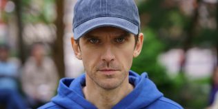 INTERVIU EXCLUSIV ÎN ROMÂNIA „Dexter: Resurrection” | Actorul Dan Stevens, față în față cu mintea întunecată a criminalului pe care îl interpretează în „Renașterea”
