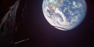 Sonda Juice s-a întors pe lângă Pământ ca să-și ia „avânt” spre Jupiter. A fotografiat Terra și și-a testat instrumentele pentru marea întâlnire din 2031