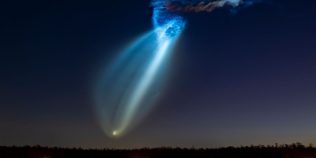 O rachetă SpaceX a creat o „meduză” uriașă pe cer. Fenomenul spectaculos a fost vizibil de-a lungul coastei de est a SUA VIDEO