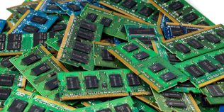Memoria RAM detașabilă revine pe laptopuri, fără să sacrifice viteza. Există însă o problemă