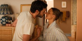 Sezonul 3 din „Nobody Wants This” are cel mai bun debut al unei comedii Netflix revenite în 2026, deși audiența a scăzut cu 28%