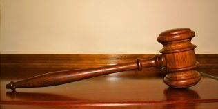 Statul poate amâna plata banilor datorați magistraților. Condițiile în care CEDO consideră eșalonarea justificată
