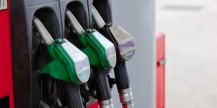 De ce este benzina mai ieftină în Bulgaria decât în România. Diferența ajunge la aproximativ 80 de lei la un plin