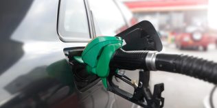 Benzina a trecut de 10 lei pe litru. Cât costă acum să faci plinul și de ce motorina ar fi și mai scumpă fără reducerea de acciză