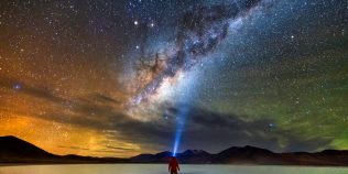 Un semnal radio de la o planetă i-a surprins pe astronomi. Ce ar putea explica descoperirea venită de la 63 de ani-lumină