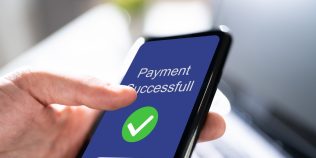 Ai făcut un transfer bancar și ai greșit numele destinatarului. Ce se întâmplă dacă IBAN-ul este corect