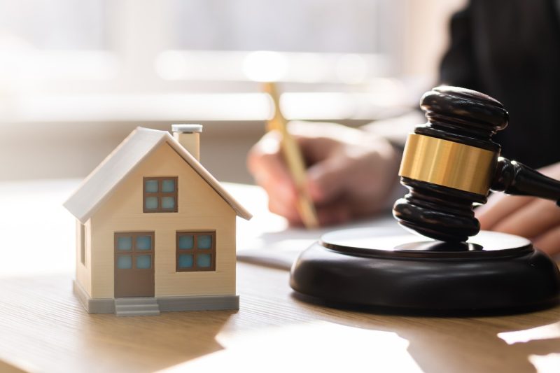 Apartamentul este pe numele soțului, dar tu ai plătit ratele. Ce drepturi ai asupra locuinței în caz de divorț