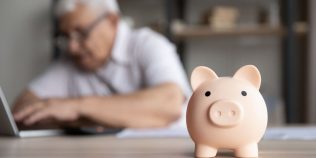Ai 35 de ani de muncă și mai lucrezi încă trei. Câți bani în plus poți primi la pensie pentru anii 36, 37 și 38