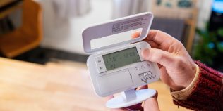 La câte grade să lași centrala când pleci la serviciu. Calcul pentru o familie care lipsește 8-10 ore pe zi
