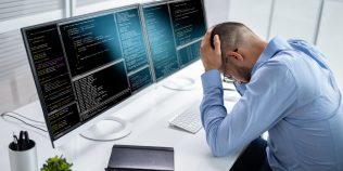 Mai merită să faci facultatea de Informatică în era AI? Teama unui student de 19 ani: „Toți îmi spun că IT-ul va fi mort până termin”
