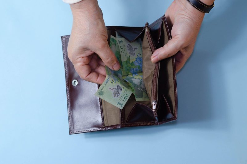 Cât ar putea crește pensiile în 2027. Tabel cu noile sume pentru pensii între 3.000 și 5.000 de lei