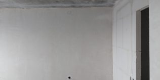 Cât costă să renovezi de la zero un apartament cu 3 sau 4 camere în 2026. Experienţele românilor: „Apar multe cheltuieli neprevăzute”
