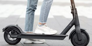 Cine nu va mai putea conduce trotinete electrice în România. Documentul necesar pentru a circula legal