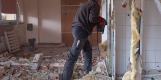 Proprietarii care au dărâmat un perete în apartament pot avea probleme la vânzare. Când trebuie actualizat cadastrul