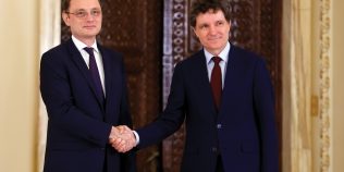 Ce avere avea Luca Niculescu înainte să fie desemnat premier. Salariul pe care îl incasa de la Ministerul Afacerilor Externe de diplomat
