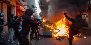 Proteste de amploare în Europa. De ce au ieșit oamenii în stradă și unde ar putea fi decretată starea de urgență