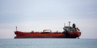 Alertă în Marea Neagră, în apropiere de Constanța. O navă ar fi fost lovită de o dronă: un mort, trei dispăruți şi mai mulţi răniţi