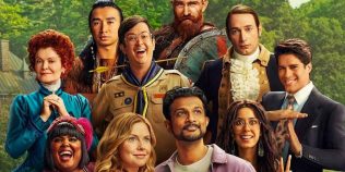 REVIEW | Ghosts, serialul recent introdus pe Netflix care te trece prin râs, dar pe alocuri și prin plâns. De ce merită urmărit