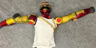 Poliția germană a confiscat un robot după un incident șocant cu o adolescentă. Cum a ajuns tehnologia să fie folosită pentru hărțuire sexuală